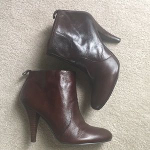 EUC Nine West brown heeled booties